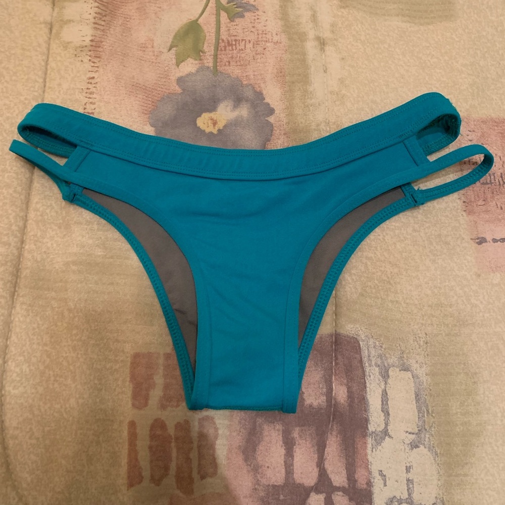 Kyle bottoms size small